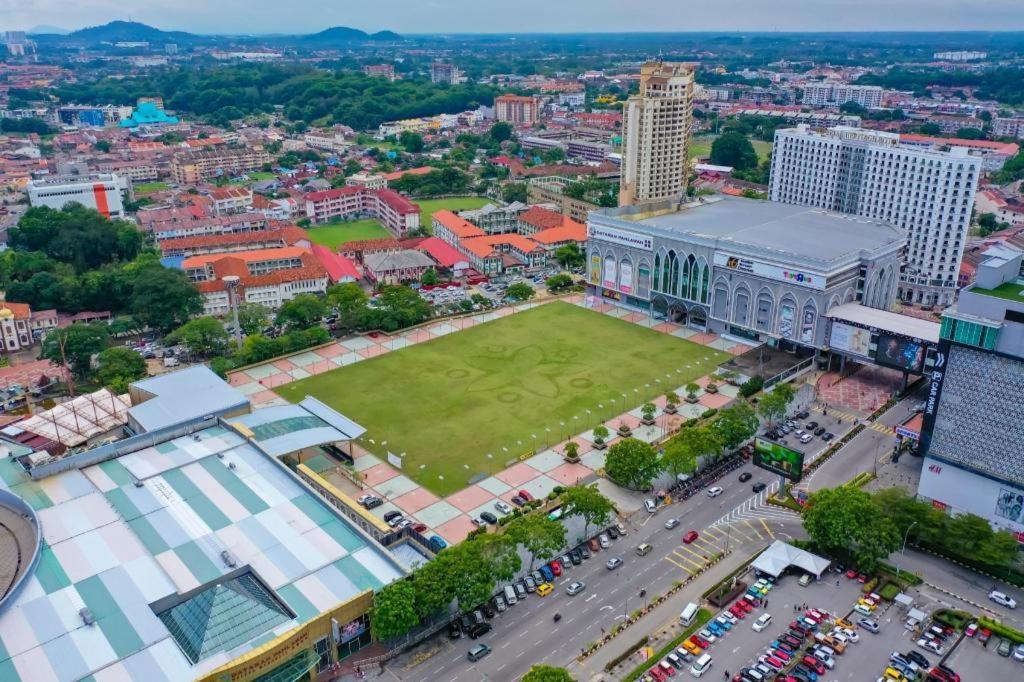 Hatten Place Melaka Buitenkant foto Aerial view of the park
