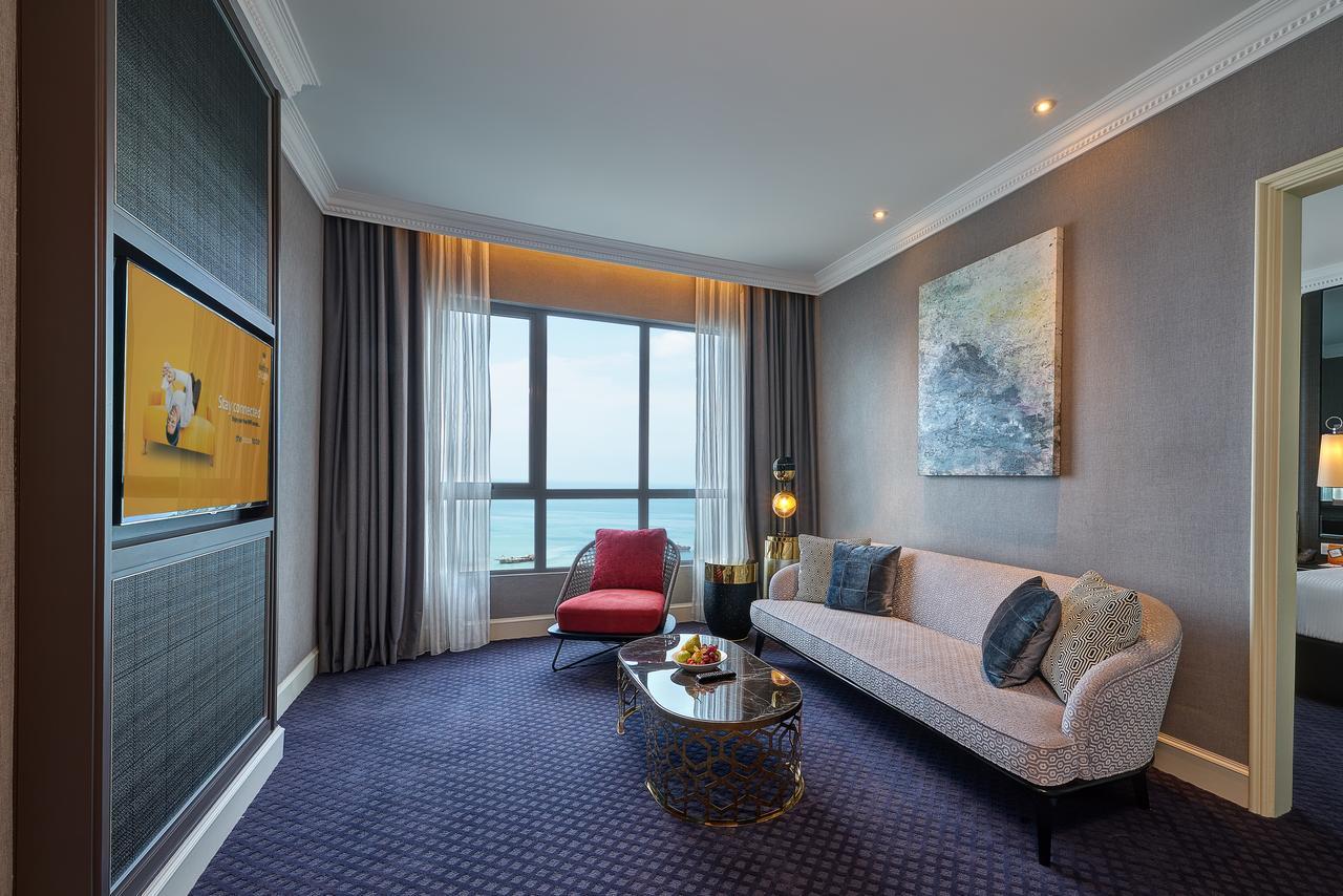 Hatten Place Melaka Buitenkant foto A suite at the hotel